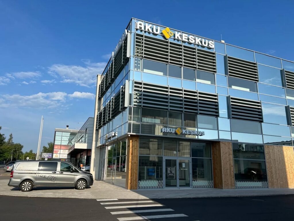 Akukeskuse uus esinduspood ja keskladu Tartus